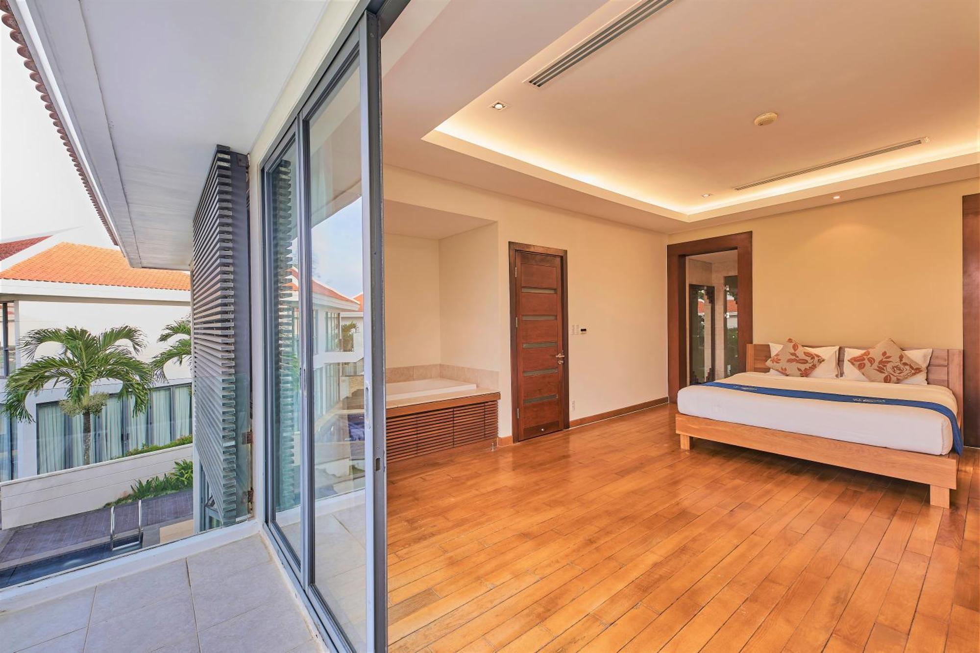 Luxury Dana Beach Resort & Spa Дананг Экстерьер фото