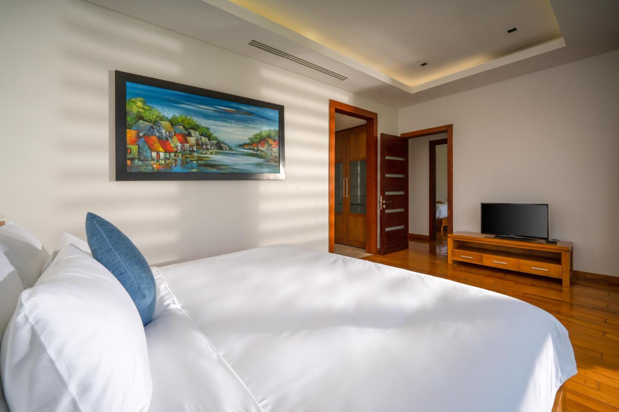 Luxury Dana Beach Resort & Spa Дананг Экстерьер фото