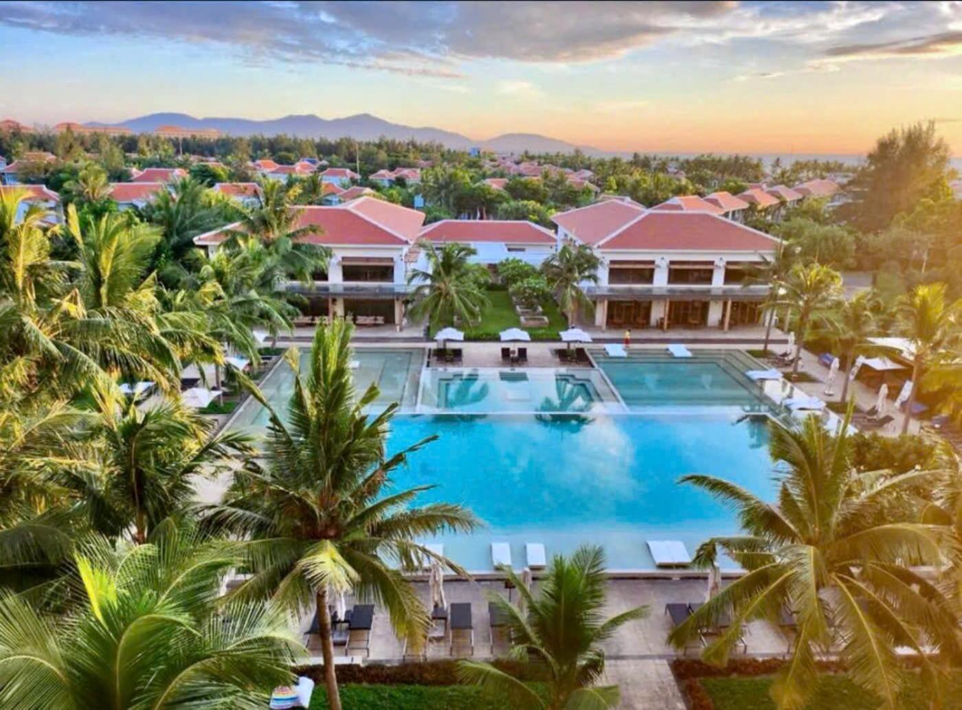 Luxury Dana Beach Resort & Spa Дананг Экстерьер фото