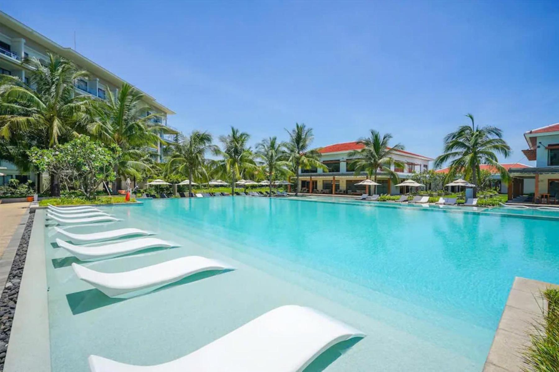 Luxury Dana Beach Resort & Spa Дананг Экстерьер фото