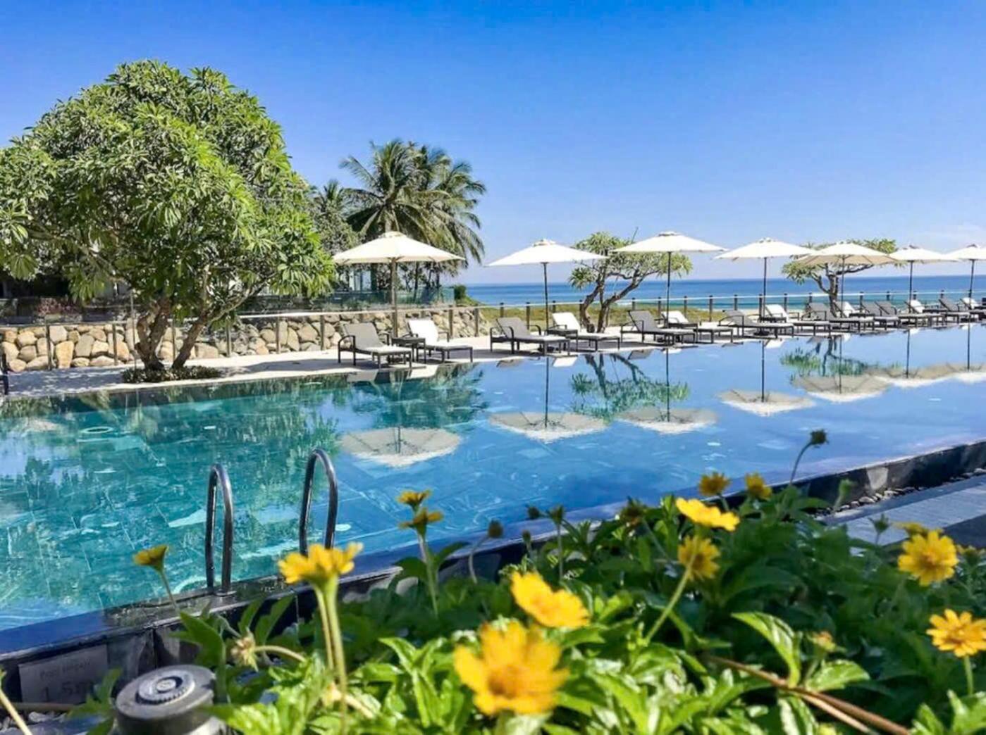 Luxury Dana Beach Resort & Spa Дананг Экстерьер фото