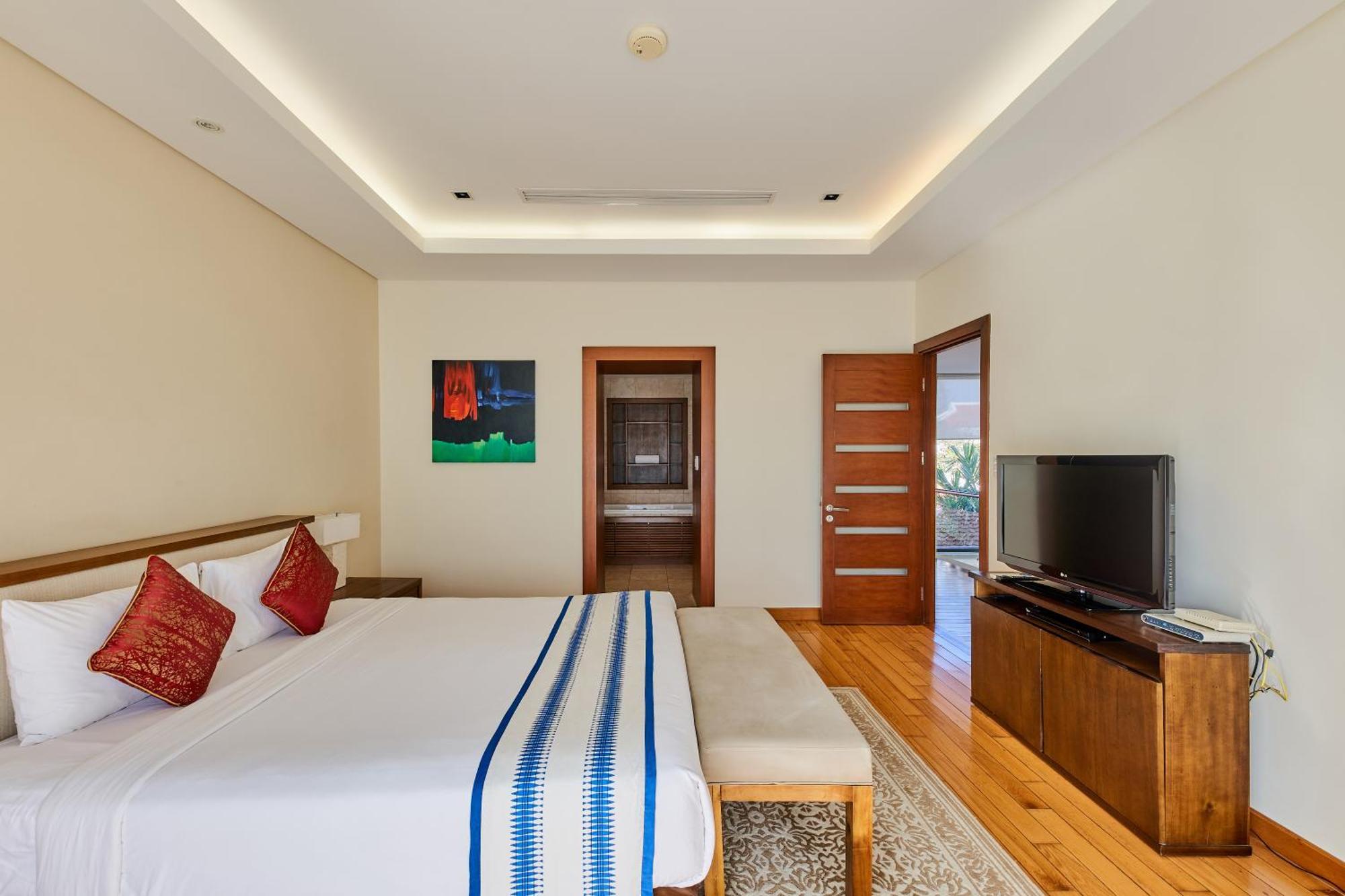 Luxury Dana Beach Resort & Spa Дананг Номер фото