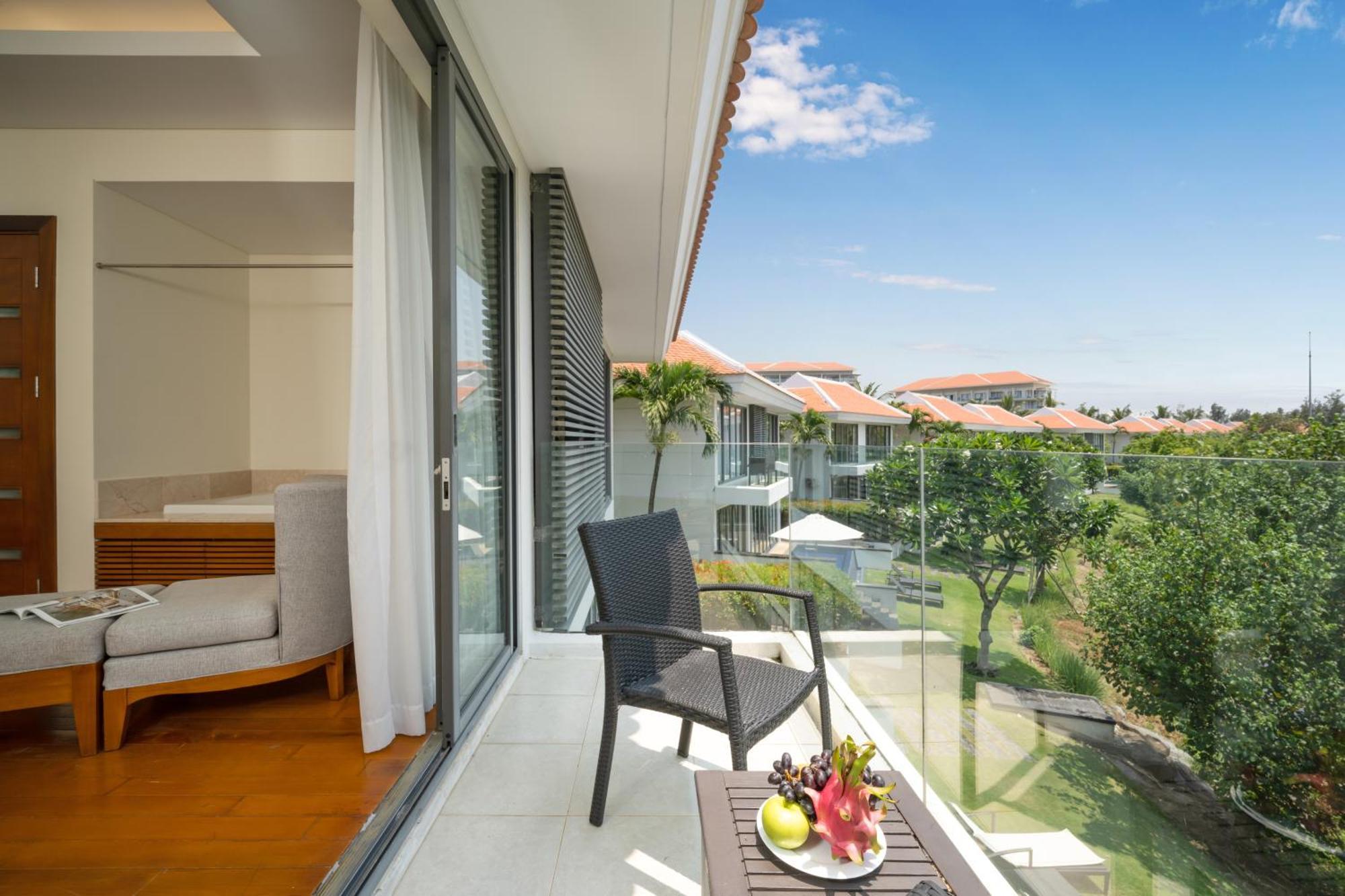 Luxury Dana Beach Resort & Spa Дананг Номер фото