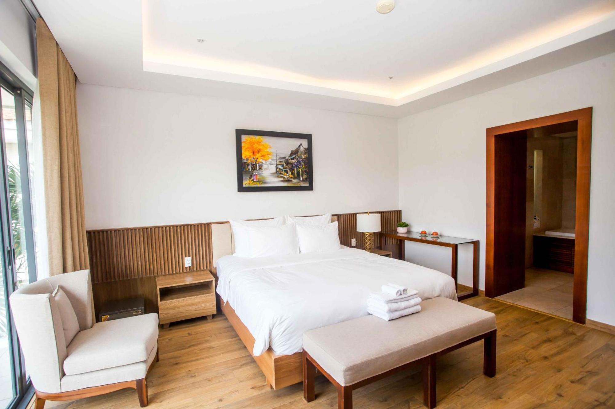 Luxury Dana Beach Resort & Spa Дананг Номер фото