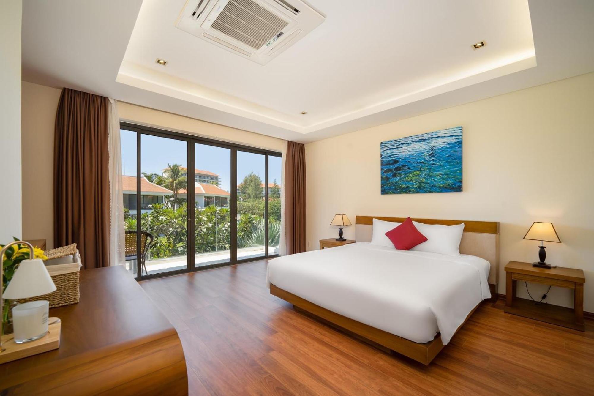 Luxury Dana Beach Resort & Spa Дананг Номер фото